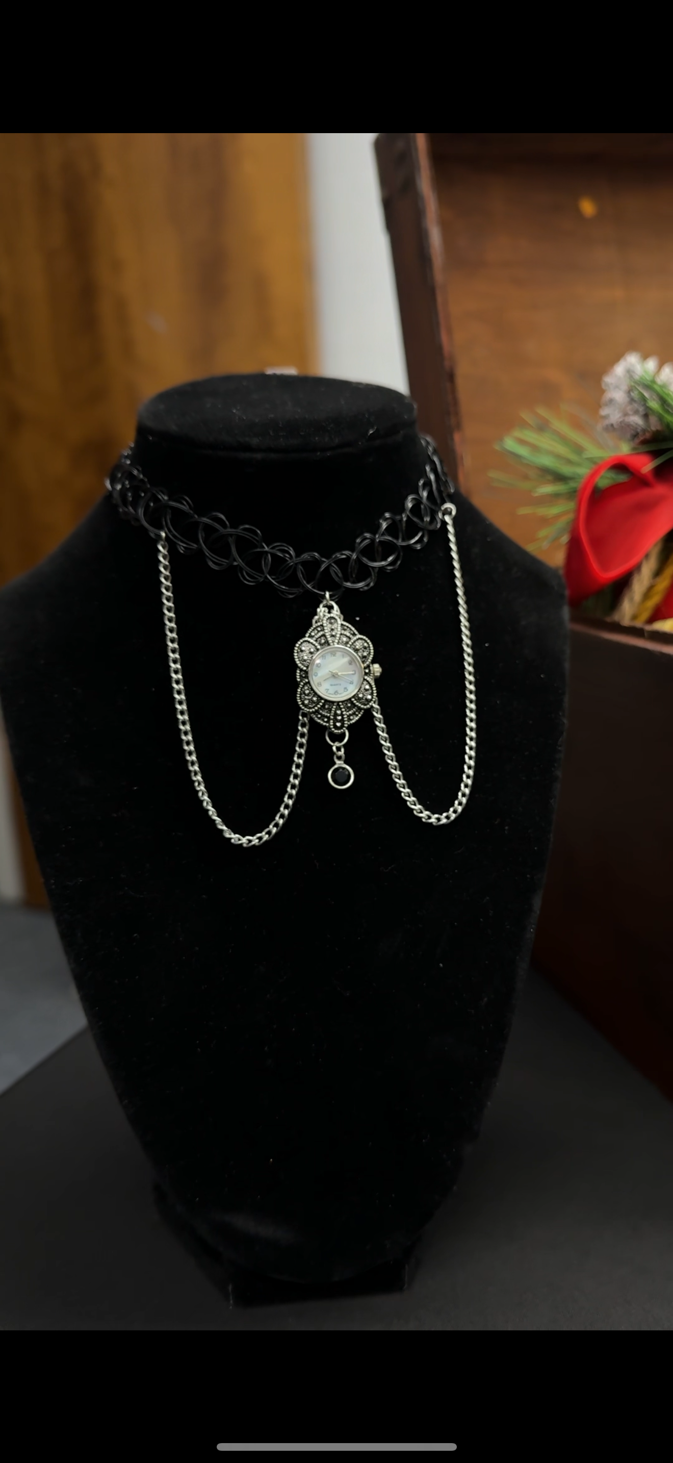 Timeless Statement Necklace (Black w. Gold Flower)