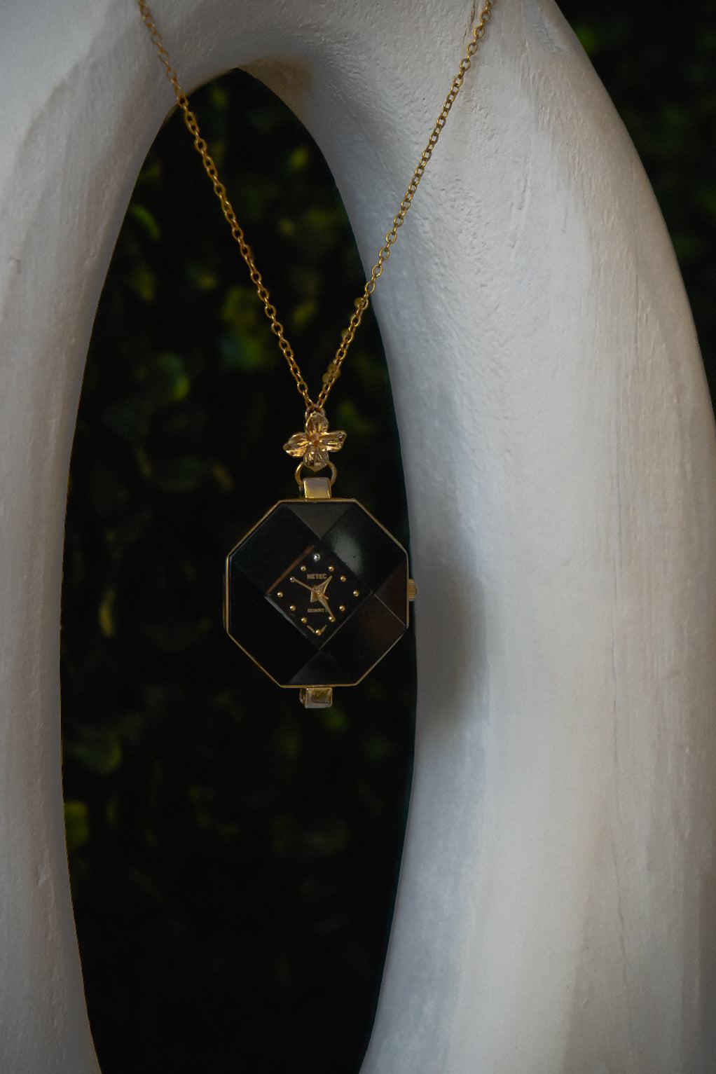 Timeless Statement Necklace (Black w. Gold Flower)