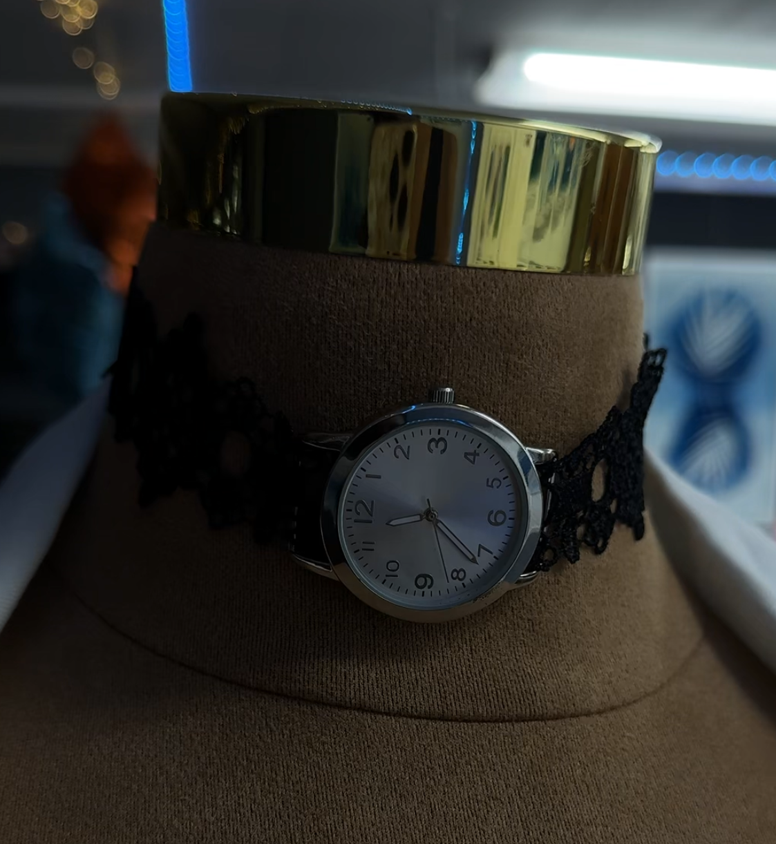 Timeless Statement Necklace (Black w. Gold Flower)