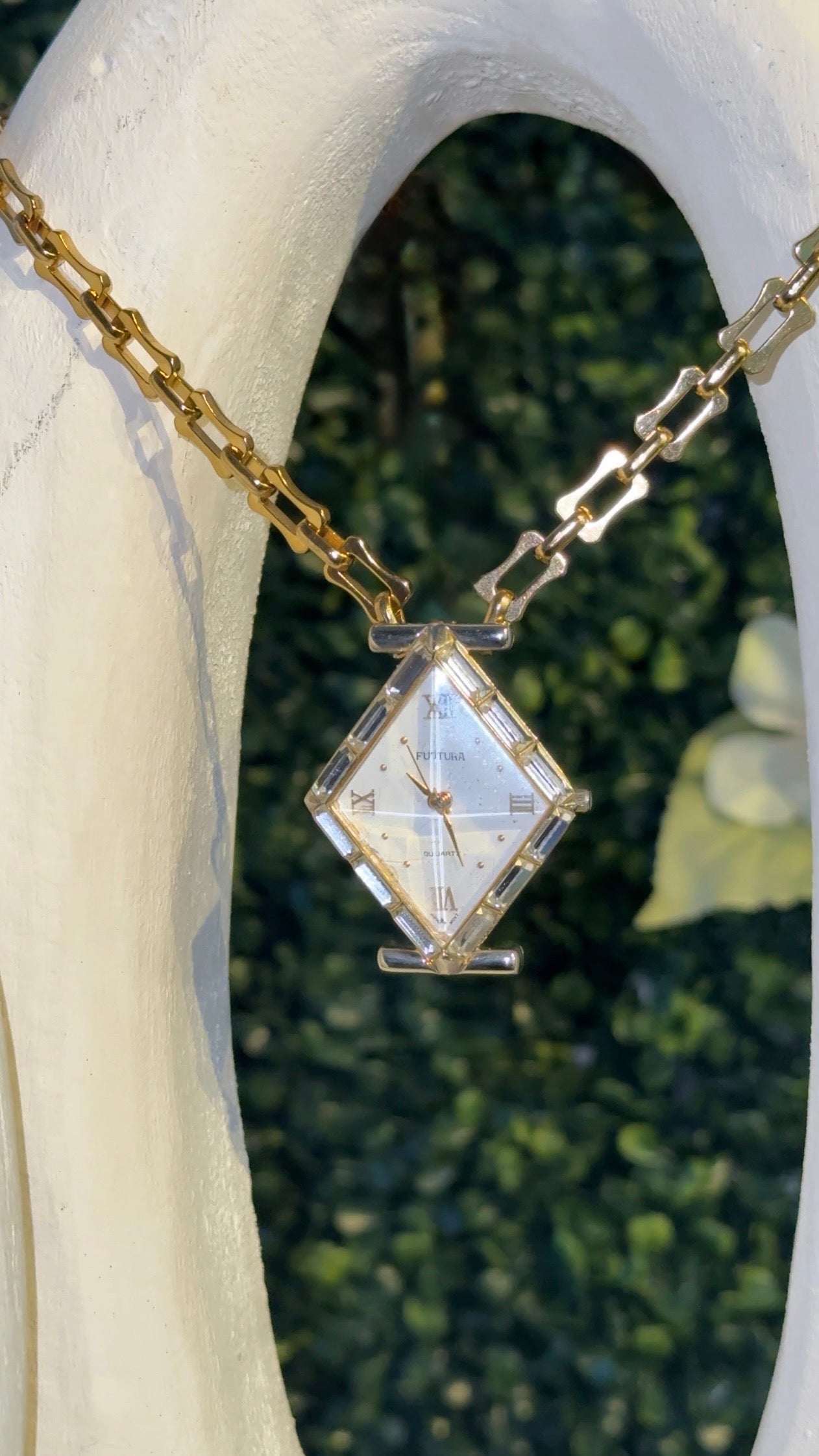 Timeless Statement Necklace (Rhinestone Diamonds Shape)